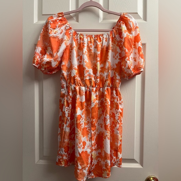 Women’s Short Floral Orange and White Sweetheart Romper NWOT - Picture 7 of 8